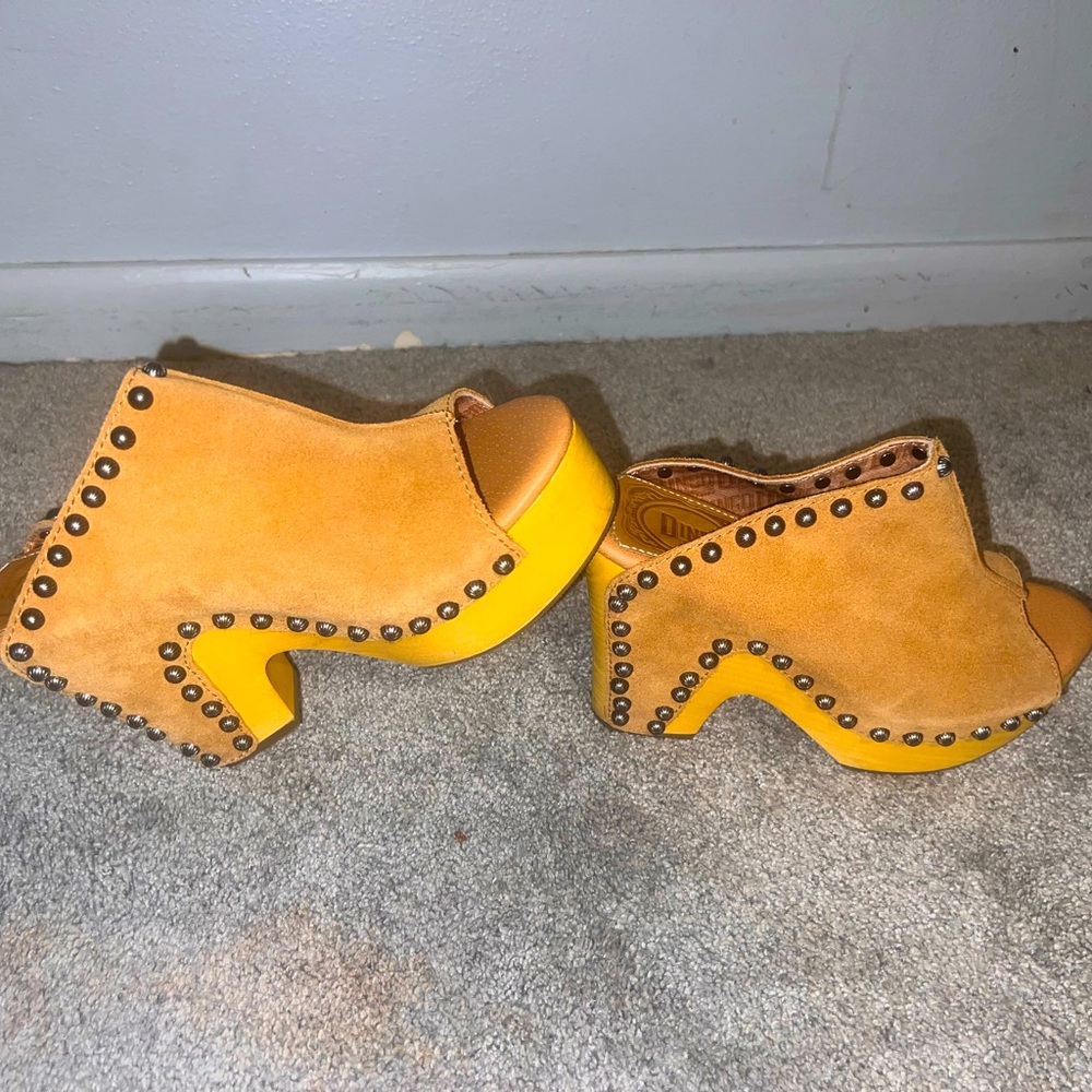 Dingo peace and love studded wedge clog Sandler 7.5